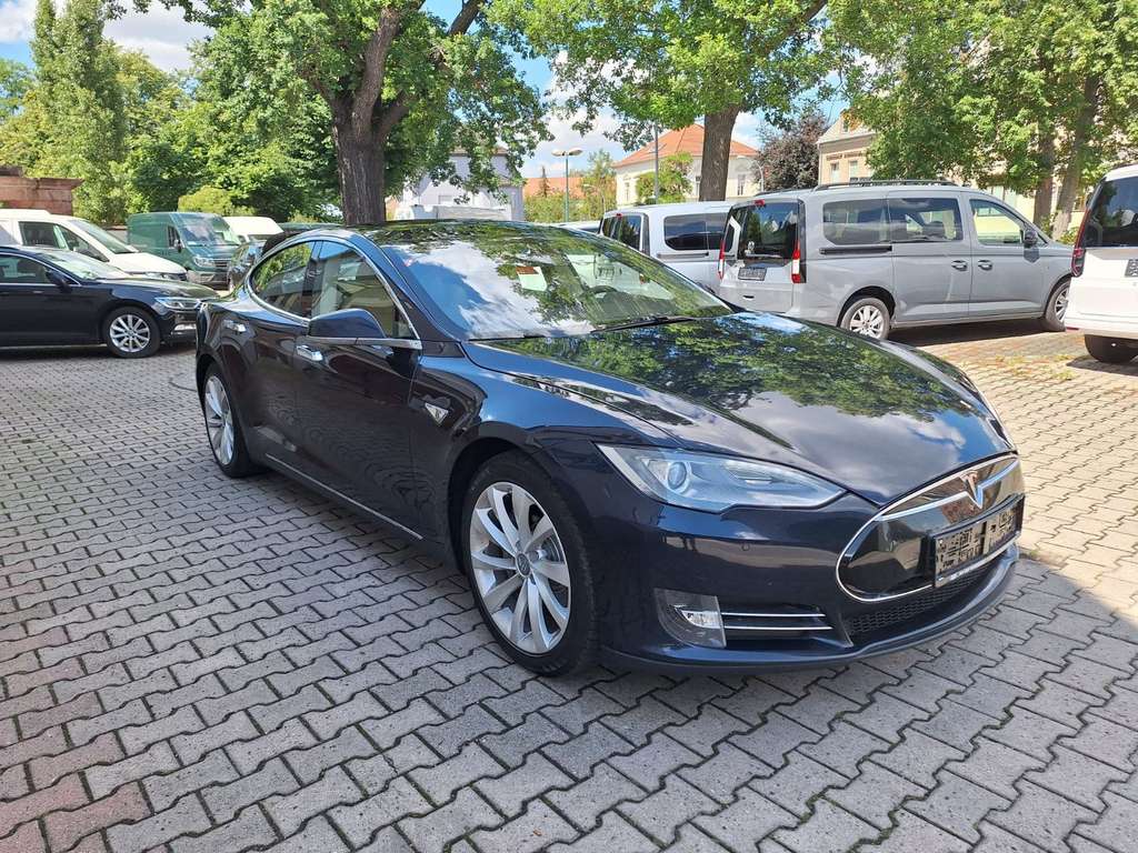 Tesla Model S P85
