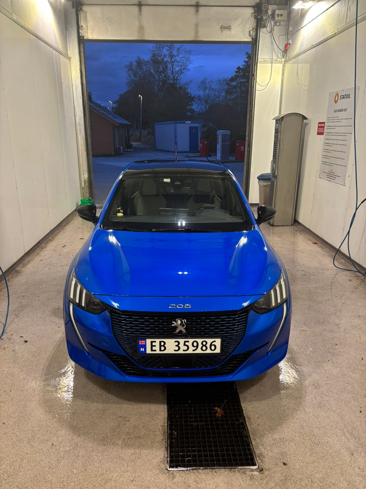Peugeot e-208
