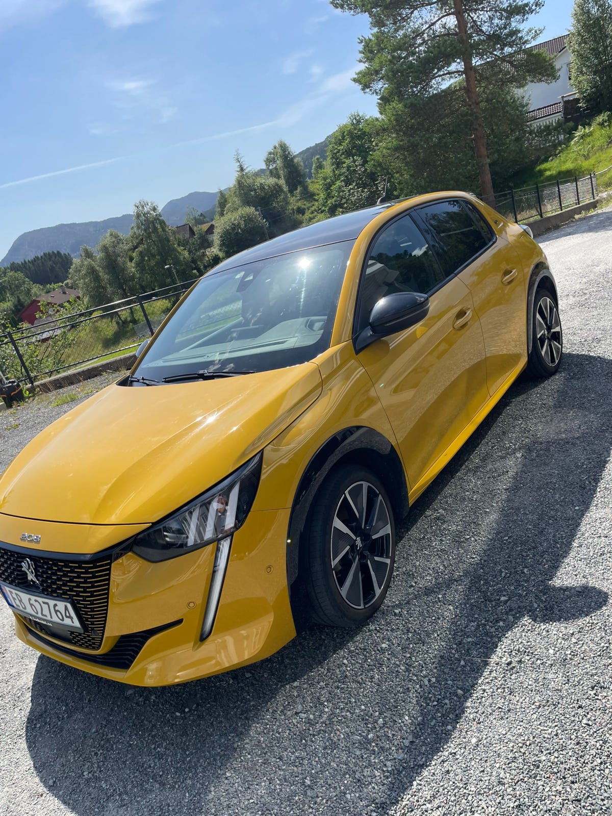 Peugeot e-208