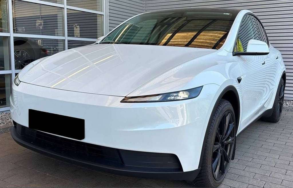 Tesla Model Y Standard Long Range RWD