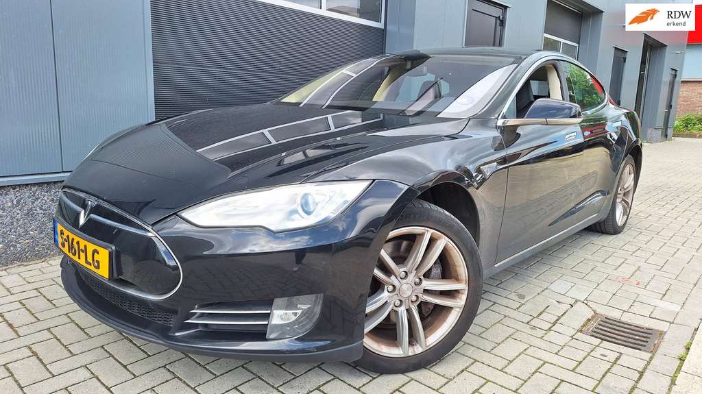 Tesla Model S 85 Performance (free supercharging- Accu niet goed